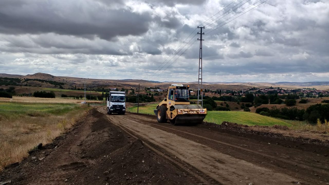 Yozgat'ta sıcak asfalt çalışmaları başladı
