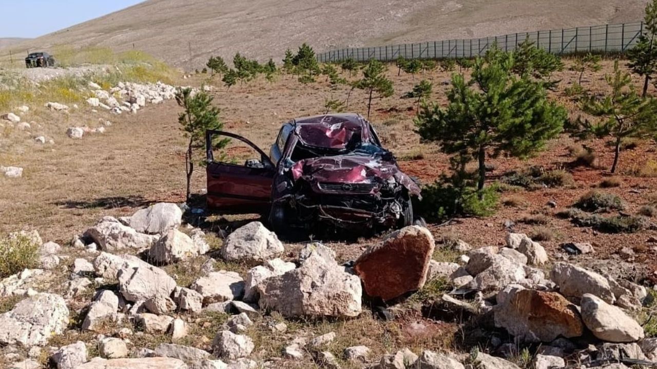 Korkutan kaza: Otomobil şarampole uçtu!