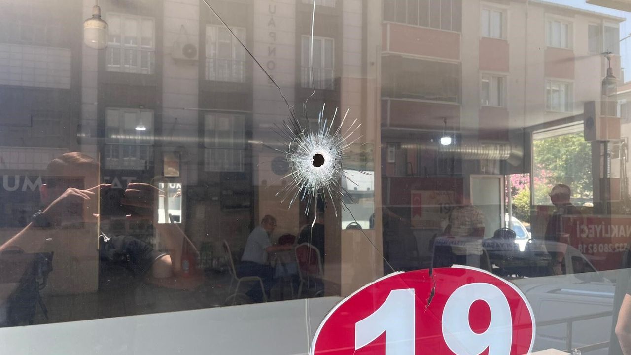 Husumetli gençlerin kavgasında silahlar konuştu