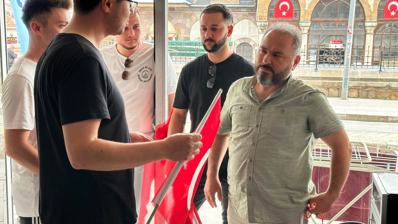 Yozgat'ta AK Gençlik'ten Türk Bayrağı çağrısı