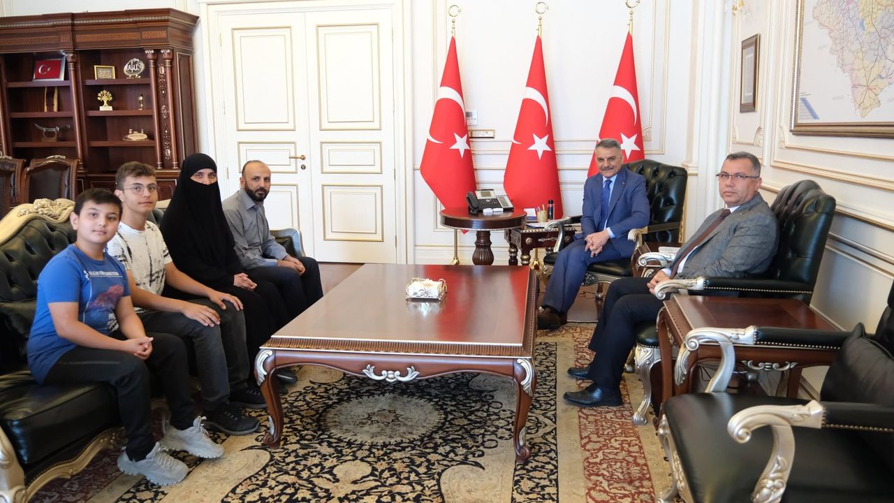 Yozgat’ın gururu oldu: Vali makamında ağırladı!