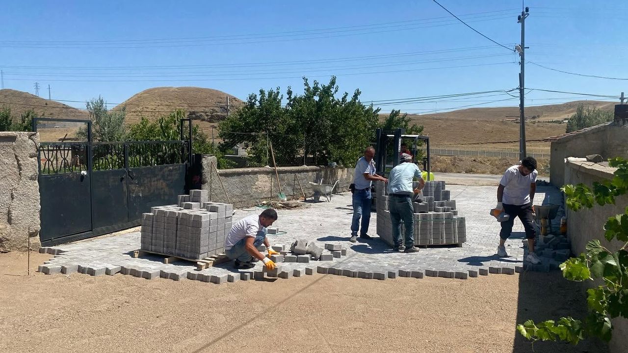 Şefaatli'de kilitli parke çalışması başladı