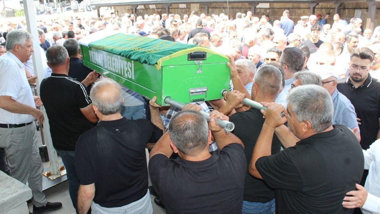 Açıkgöz son yolculuğuna uğurlandı!