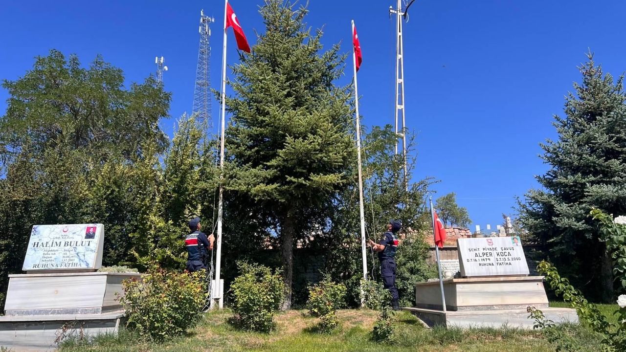 Yenifakılı'da şehit mezarları bakımdan geçirildi