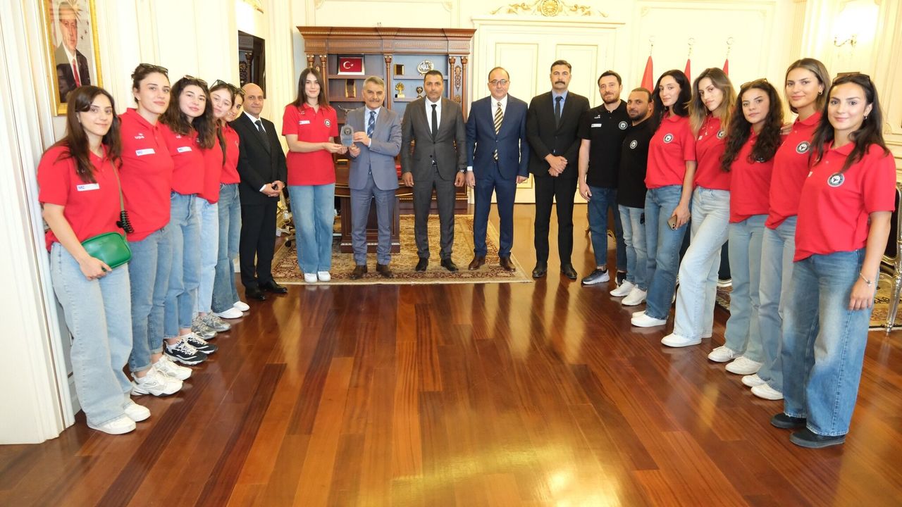 Yozgat Valisi hentbol takımını kabul etti
