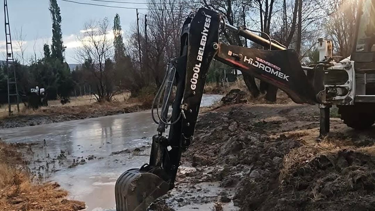Sağanak yağış, sele neden oldu!
