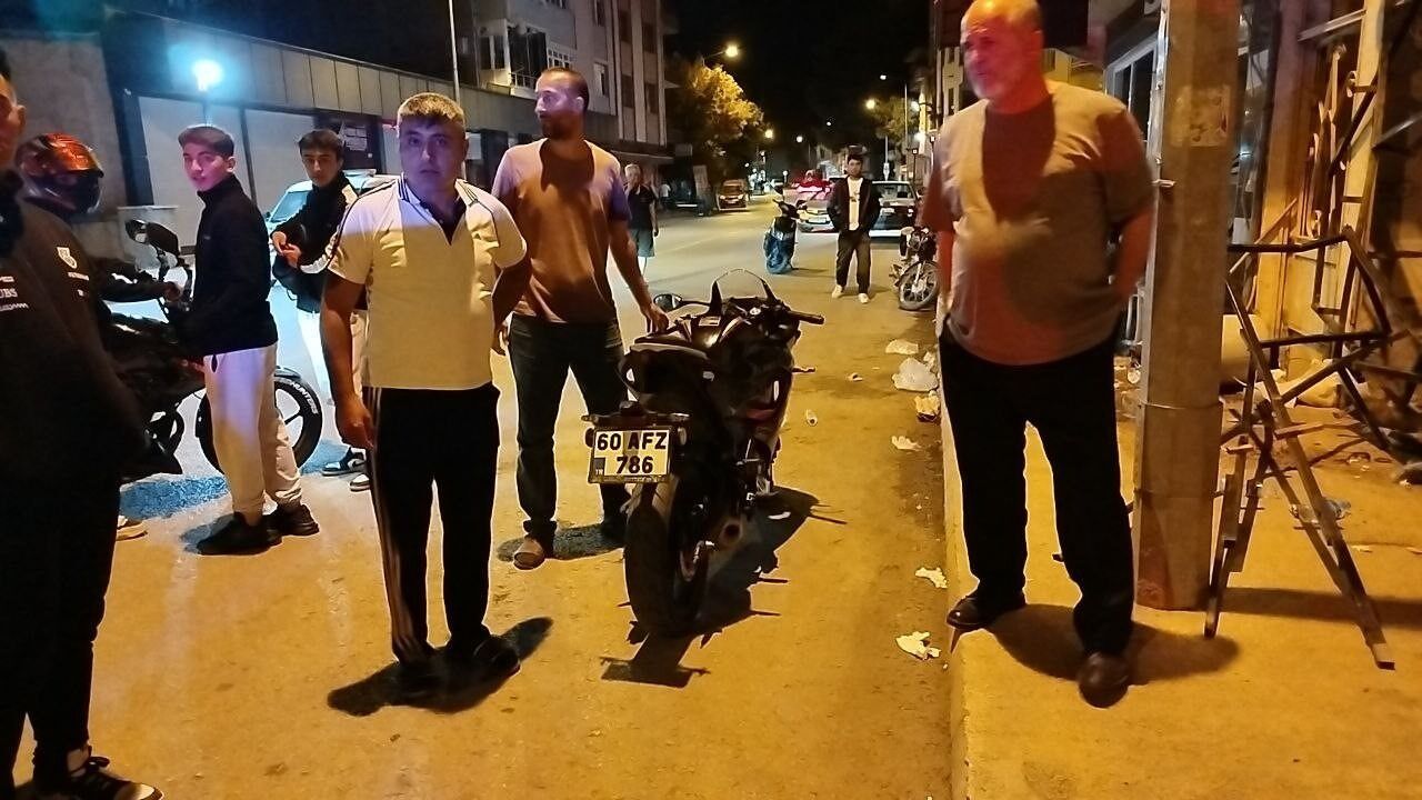 Kontrolünü kaybetti motosikletten düştü: 1 yaralı!