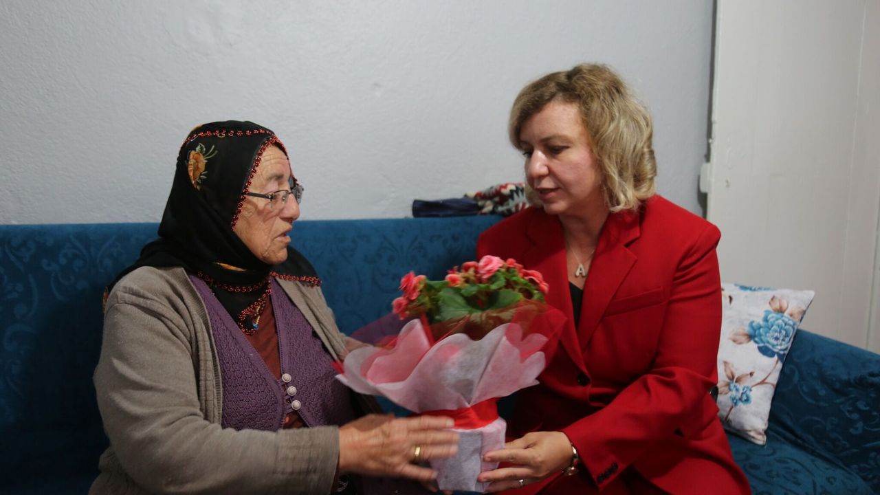 Arzu Özkan, Dünya Yaşlılar Günü’nde yaşlıları unutmadı
