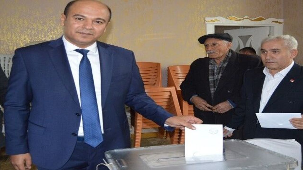 Vakkas Açar kimdir?