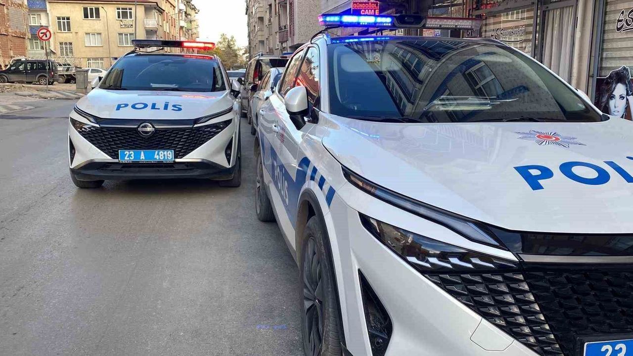 Kesici aletlerle kendine zarar vermeye çalışan kadın ağır yaralandı