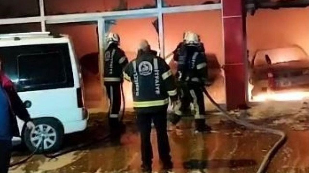 Oto galeride yangın: 5 araç kül oldu!