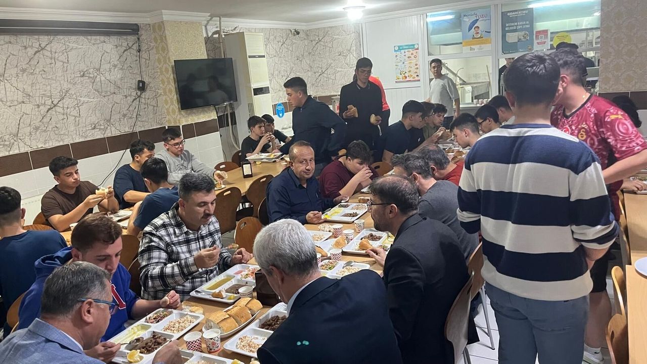 Yozgat Lisesi’ne vefa ziyareti