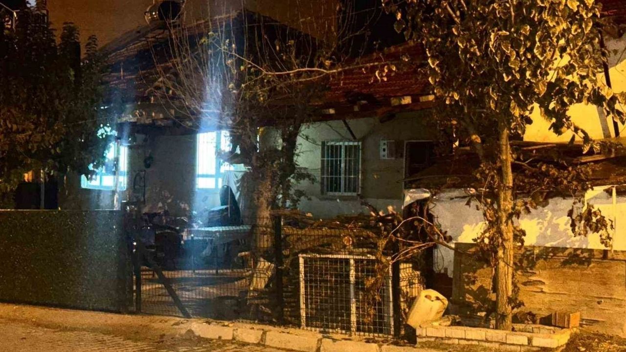 Tüfekle oynarken kız arkadaşını vurdu: Çocuğun şaşkına çevirdi
