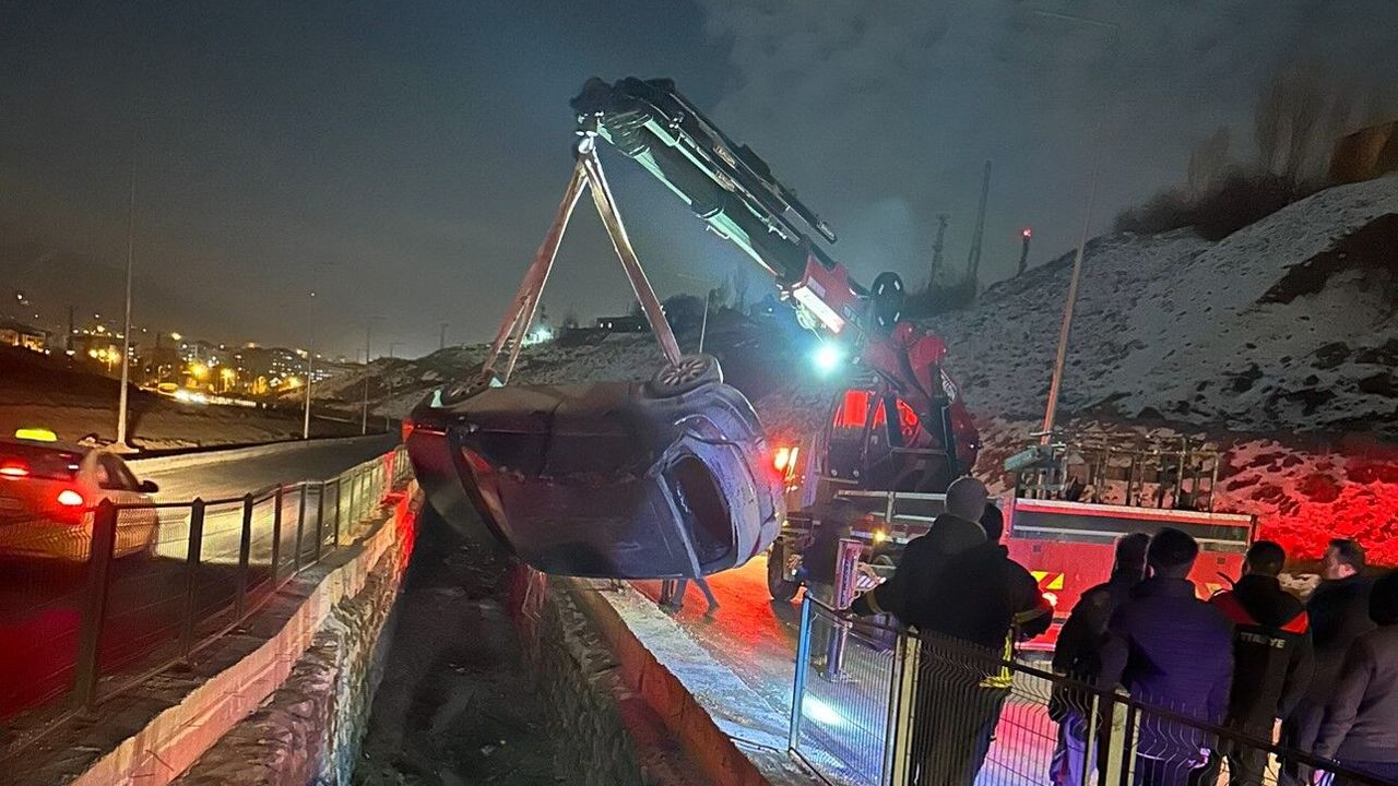 Su kanalına düşen araçta can pazarı