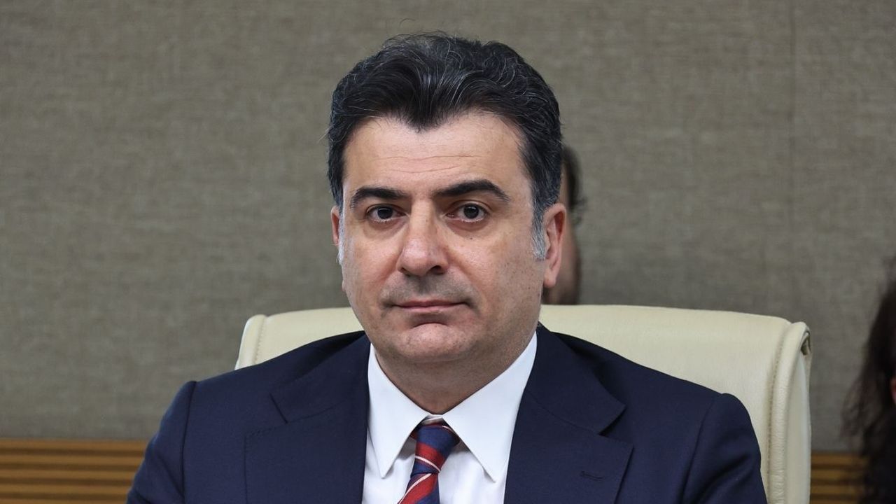 Zeynel Emre kimdir? Zeynel Emre Hangi partiden, nereli, alevi mi, kaç yaşında, neden gündem oldu, ne açıklayacak?