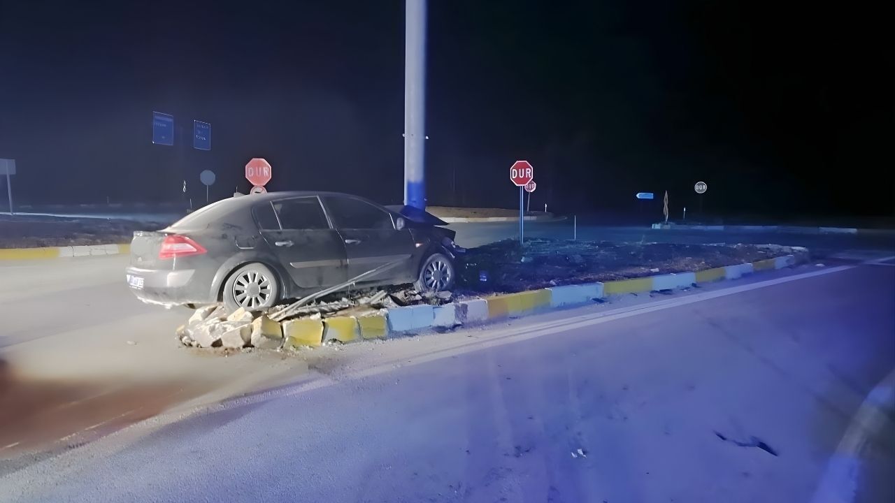 Otomobil refüje çıktı: 3 yaralı!