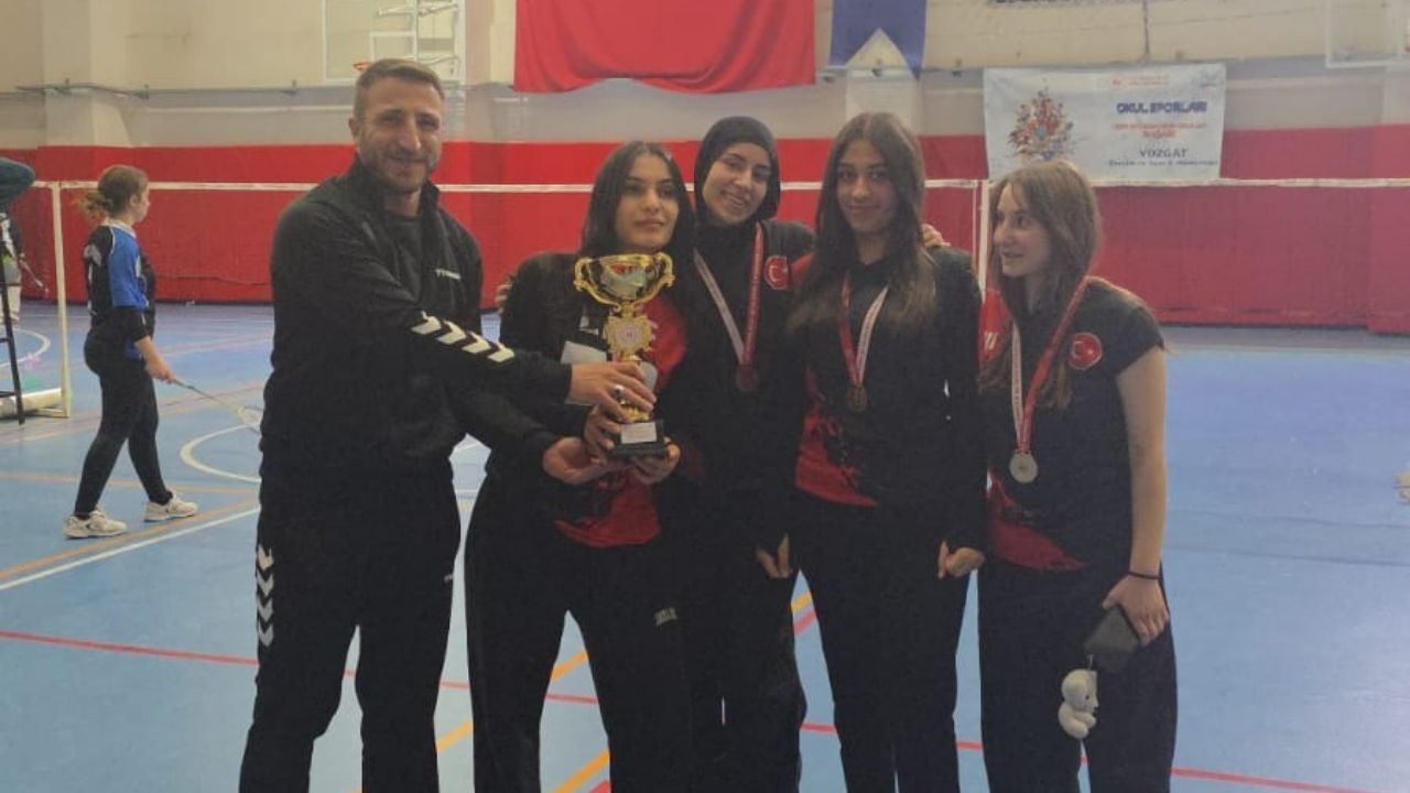Çandır’dan badmintonda il birinciliği