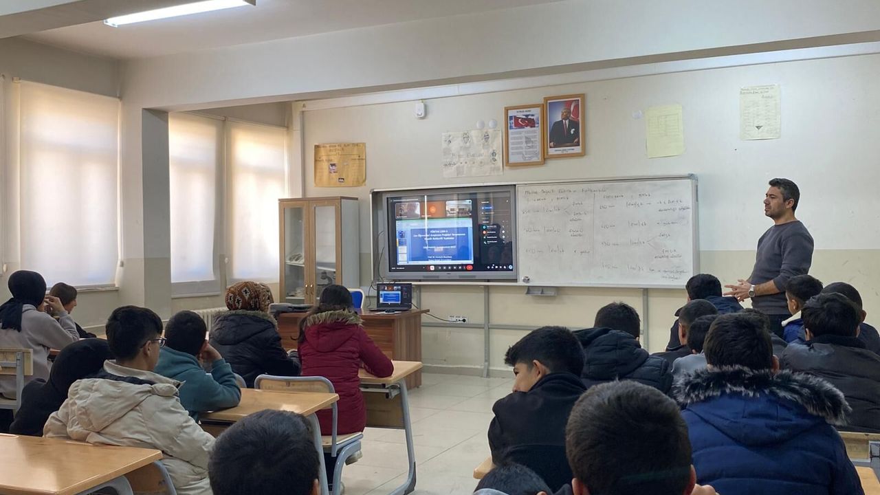 Yozgatlı Akademisyen Böyükata’dan gençlere proje rehberliği