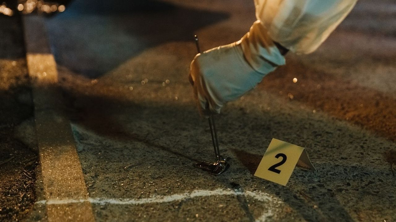 Çatıdan düşen adam hayatını kaybetti