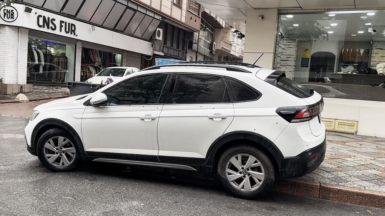 Park halindeki otomobile silahlı saldırı: O anlar kamerada