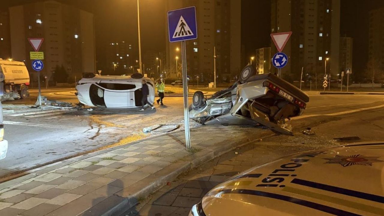 Kazada can pazarı: Otomobillerden biri yan yattı, diğeri takla attı