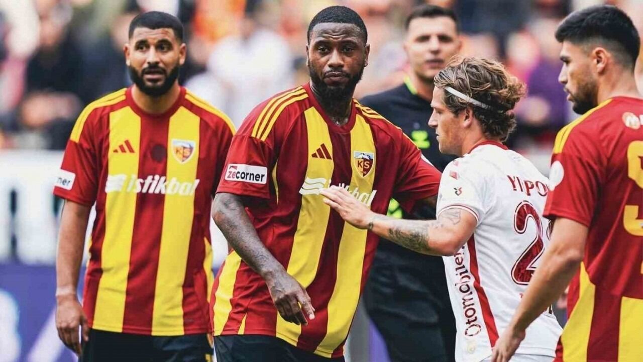 Kayserispor'a 17 maçta 42 sarı kart ve 2 kırmızı kart çıktı
