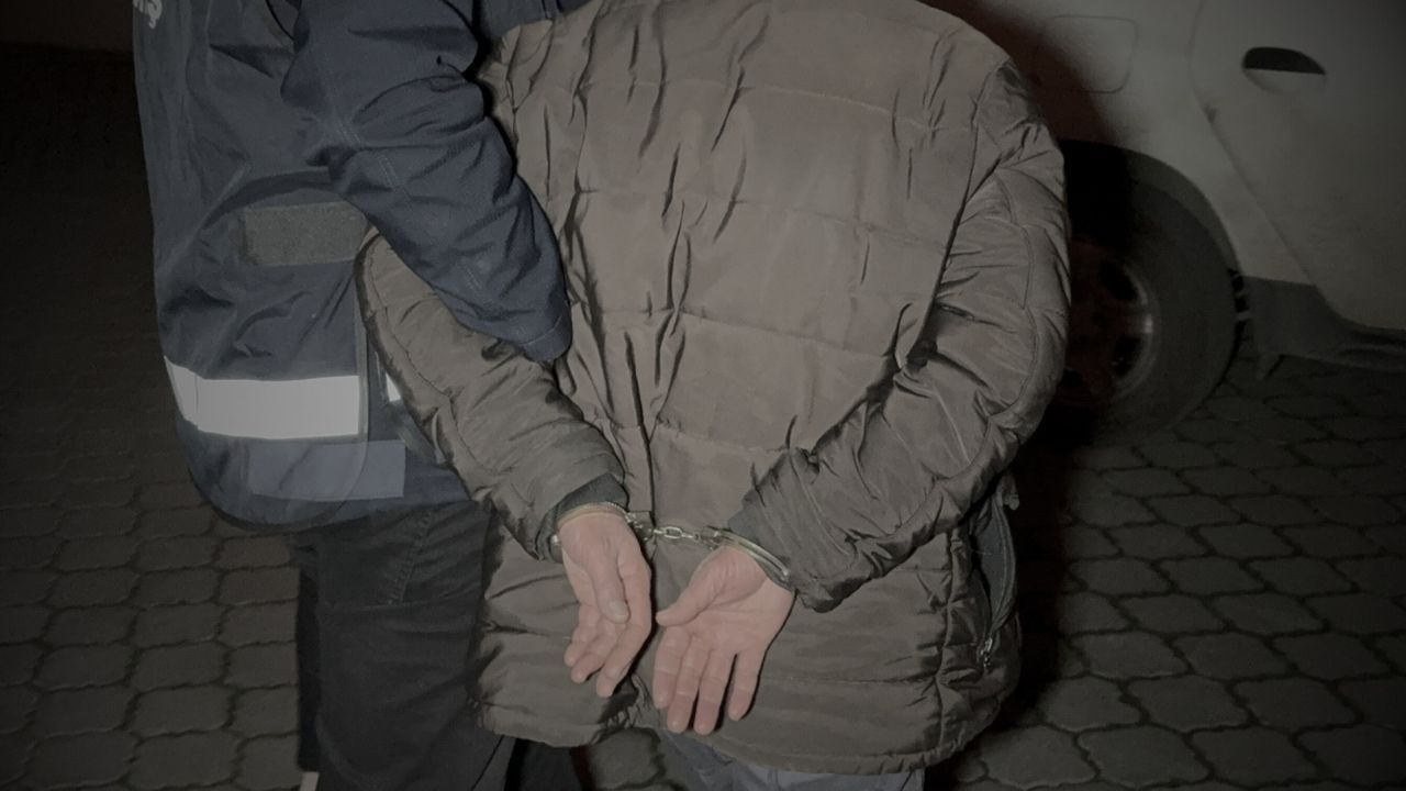 Evde korkunç anlar: Üvey oğlunu bıçaklayarak öldürdü!