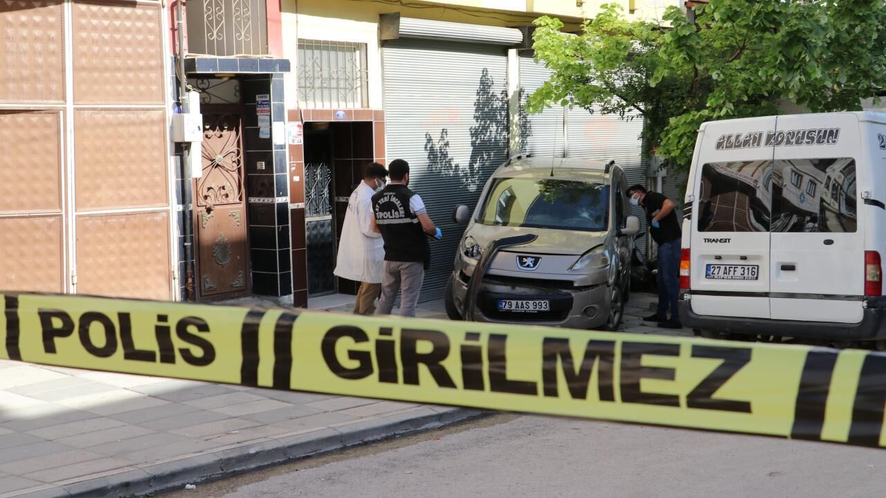 Kredi kartı tartışmasında eşini öldürdü!