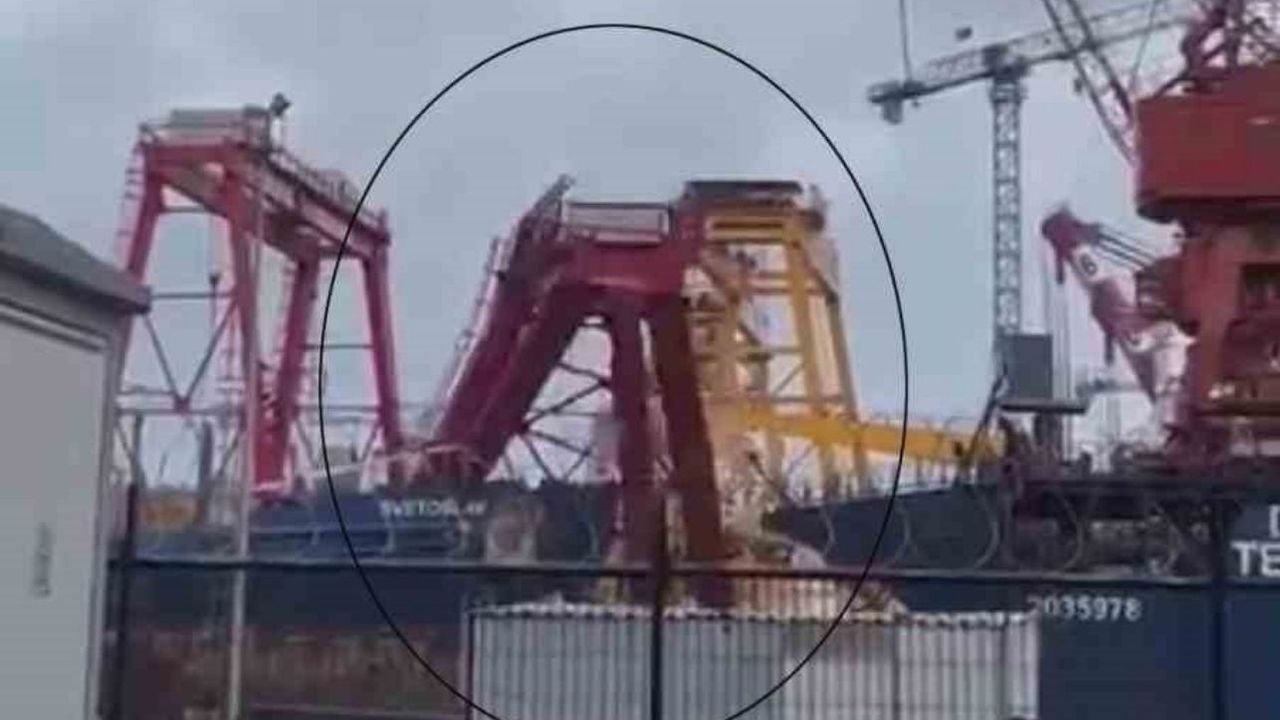 Kule vinç rüzgarın etkisiyle devrildi