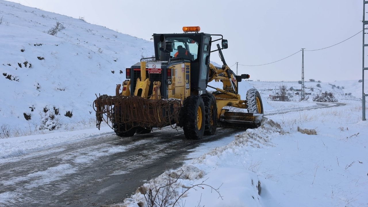 Kar ve tipi hayatı felç etti: 637 yerleşim yeri ulaşıma kapalı