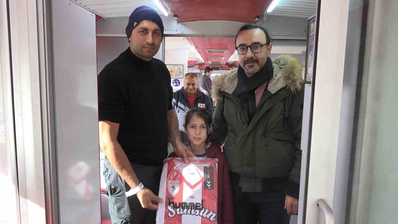 Kan bağışlayana forma ve maç bileti hediye