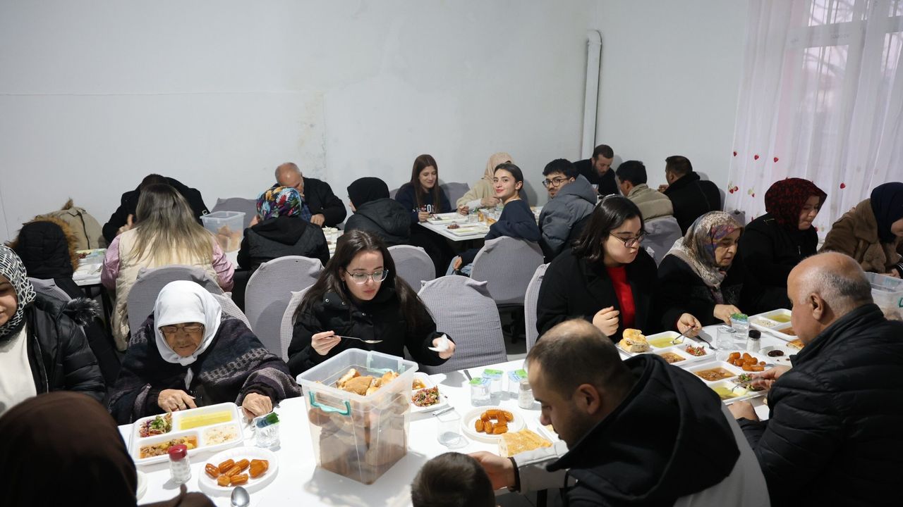 Bu köyde evlerde iftar yasak!