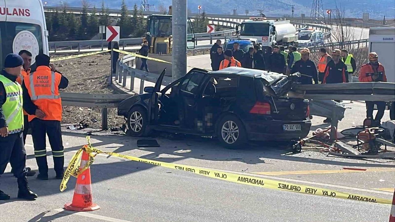 Otomobil bariyerlere ok gibi saplandı: Anne ve baba öldü