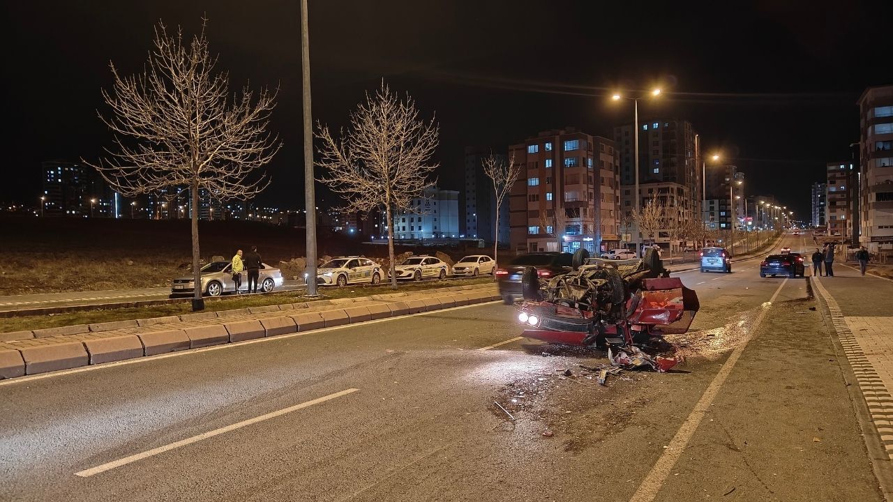 Otomobil kontrolden çıkarak ters döndü: 4 yaralı!
