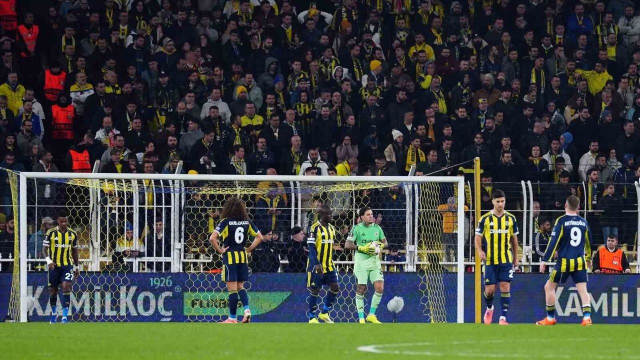 Fenerbahçe’de bir sakatlık daha: Kasığında kısmi yırtık tespit edildi