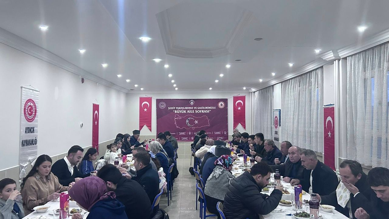 Aydıncık’ta şehit yakınları ve gaziler büyük aile sofrasında buluştu