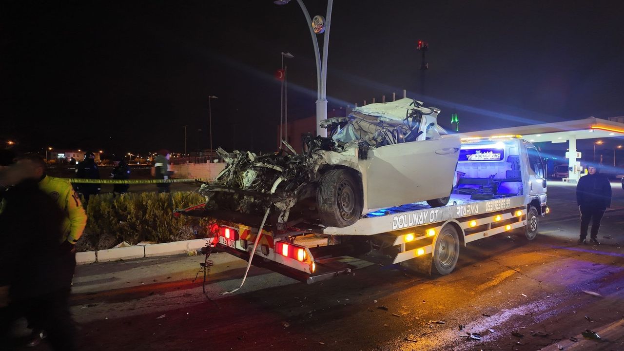 Korkunç çarpışma: Sürücü yaşamını yitirdi
