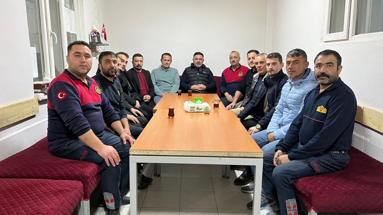 Belediye Başkanı Arslan, itfaiye personeliyle sahur yaptı
