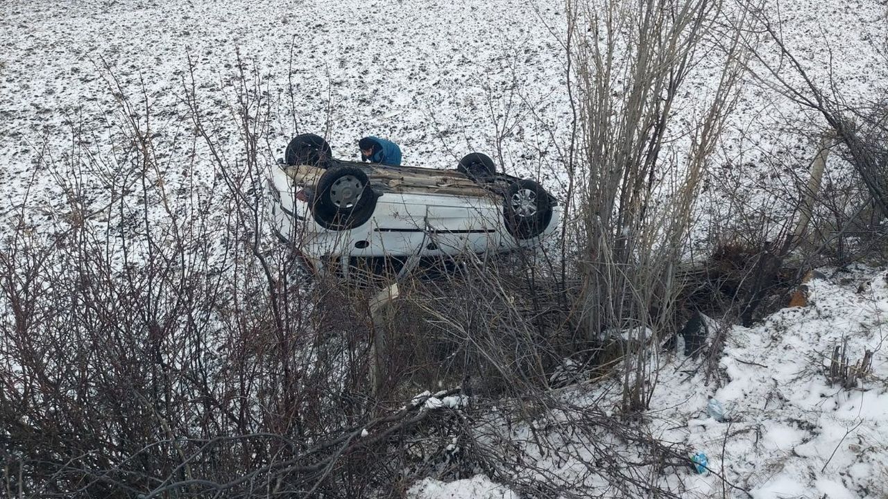 Yozgat'ta araç tepetaklak oldu... Ekipler olay yerine sevk edildi