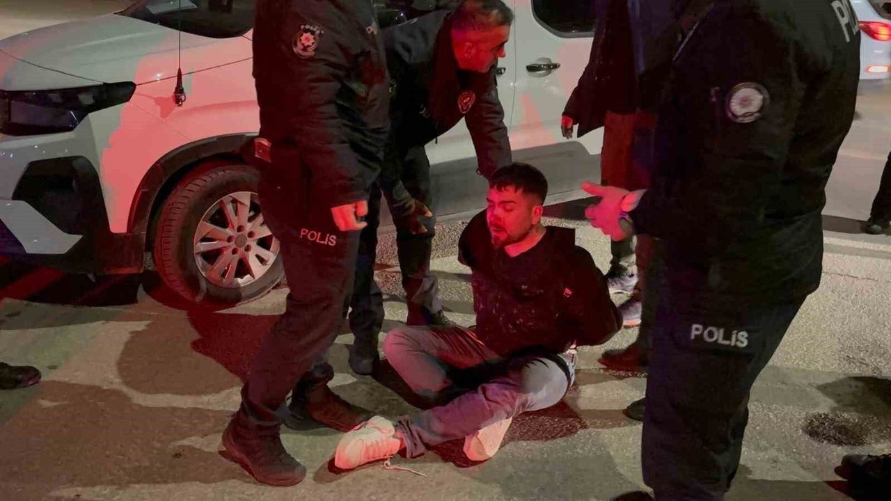 Hasarlı kaza sonrası ortalık karıştı: 5 gözaltı