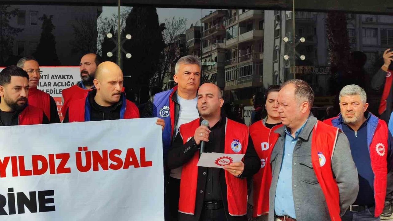 7 aydır maaş alamayan işçiler belediye kapısında