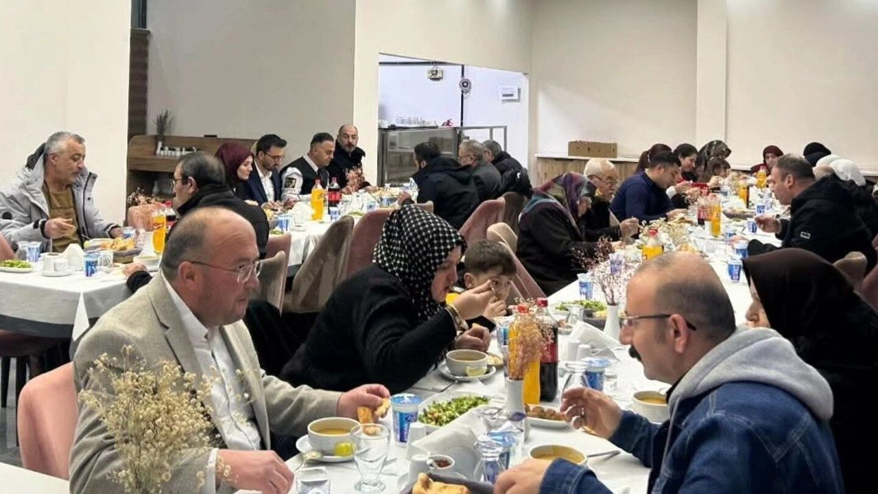 Çayıralan Kaymakamı Esma Atasever Sağıroğlugil şehit emanetleri ile iftarda buluştu