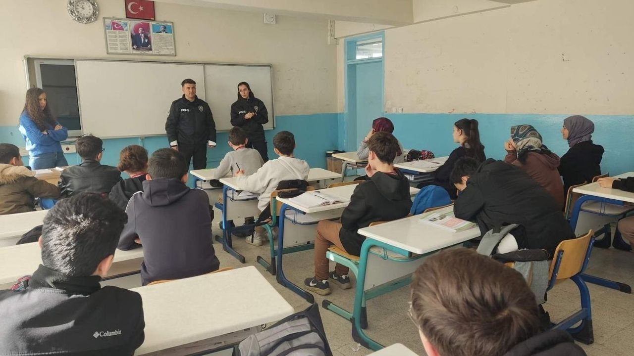 Kadışehri ilçe emniyetinden öğrencilere bilgilendirme eğitimi