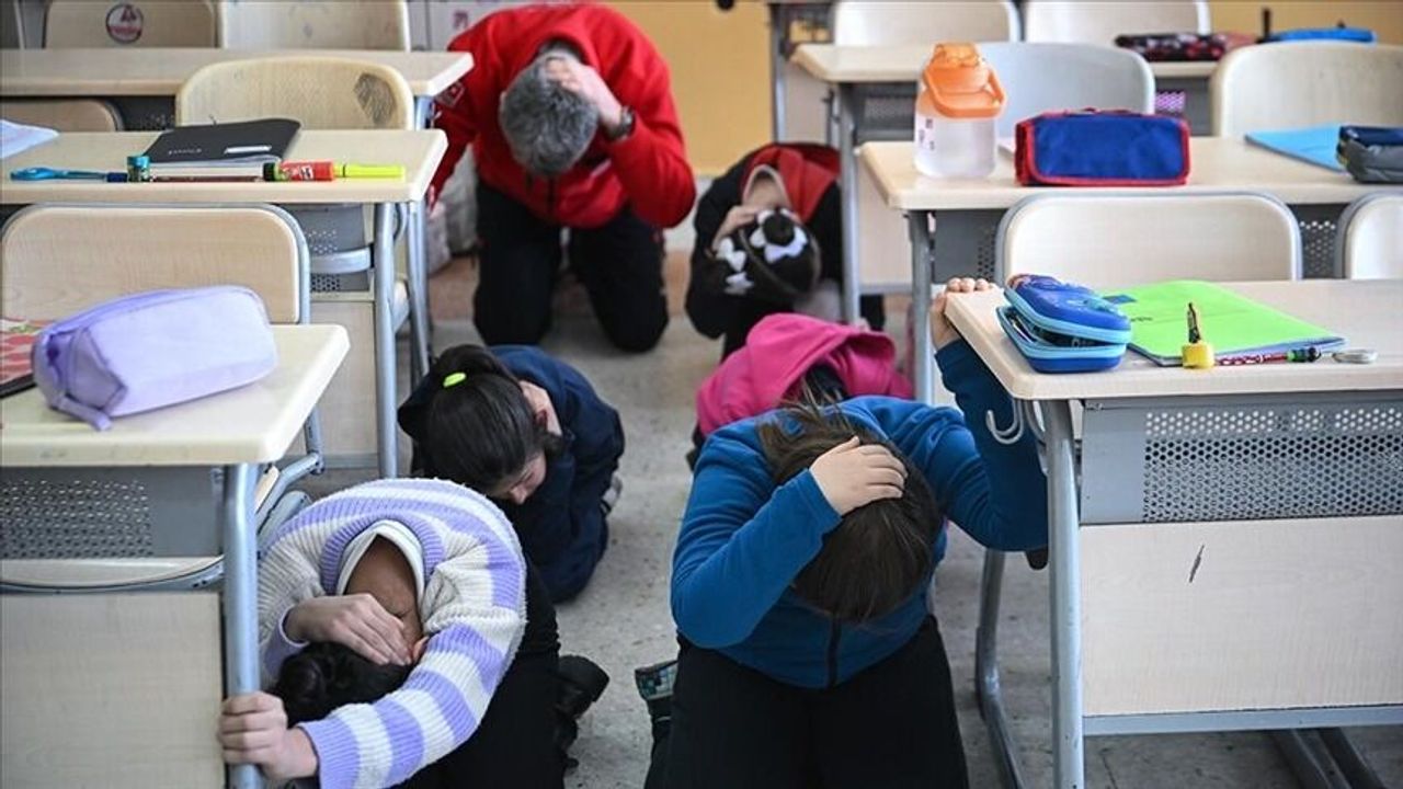 Yozgat’ta bir ilkokulda deprem tatbikatı yapıldı