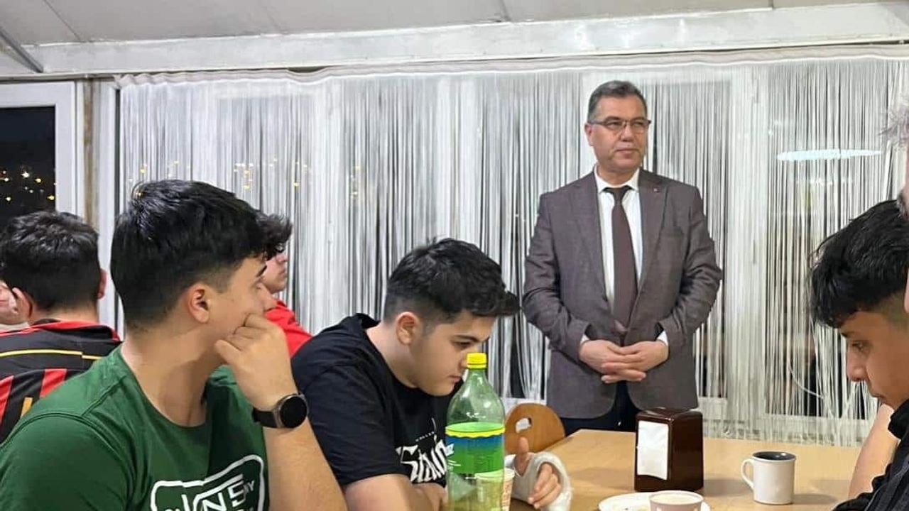 Yozgat İl Millî Eğitim Müdürü İsmail Altınkaynak öğrencilerle iftar yaptı