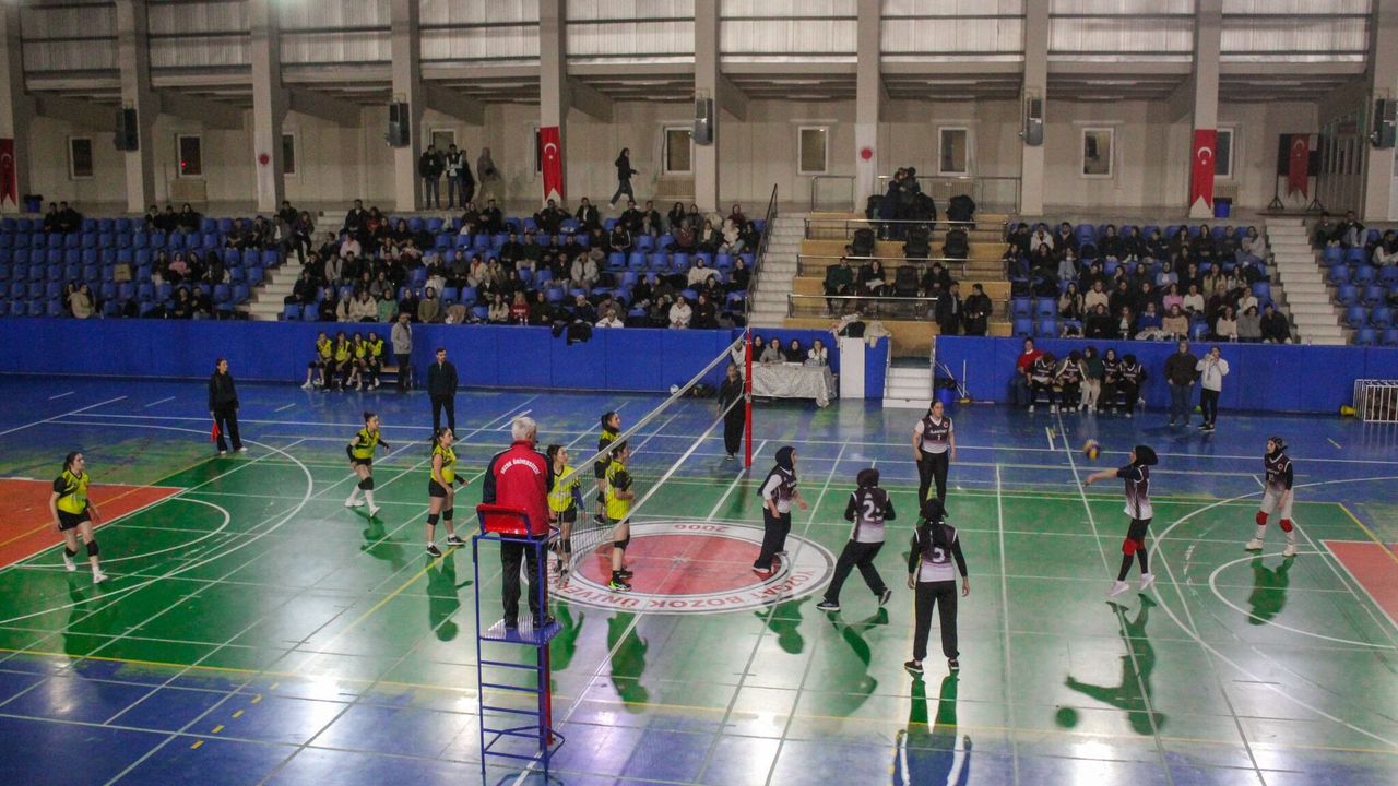 Yozgat Bozok Üniversitesinde “Kadınlar Voleybol Akşam Ligi” başladı