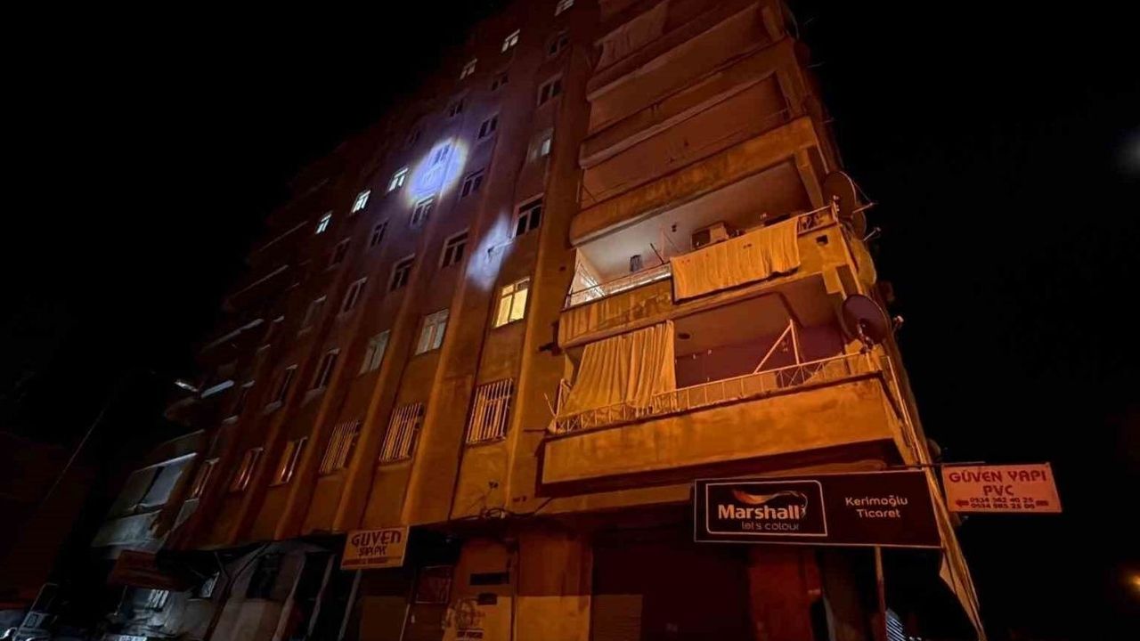 Apartmanda tehlike alarmı: 8 katlı bina boşaltıldı