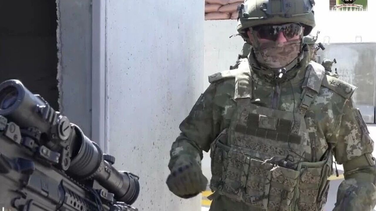 Binbaşı Özçelik kimdir? Gerçek adı ne? Yüzünü gösterdim mi? Neden gündem oldu? Evli mi?