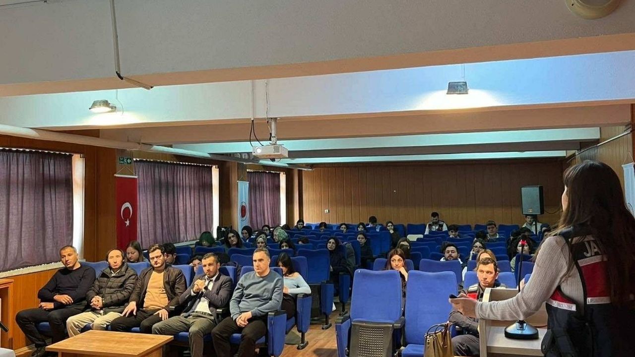Şefaatli'de öğrencilere bağımlılıkla mücadele anlatıldı