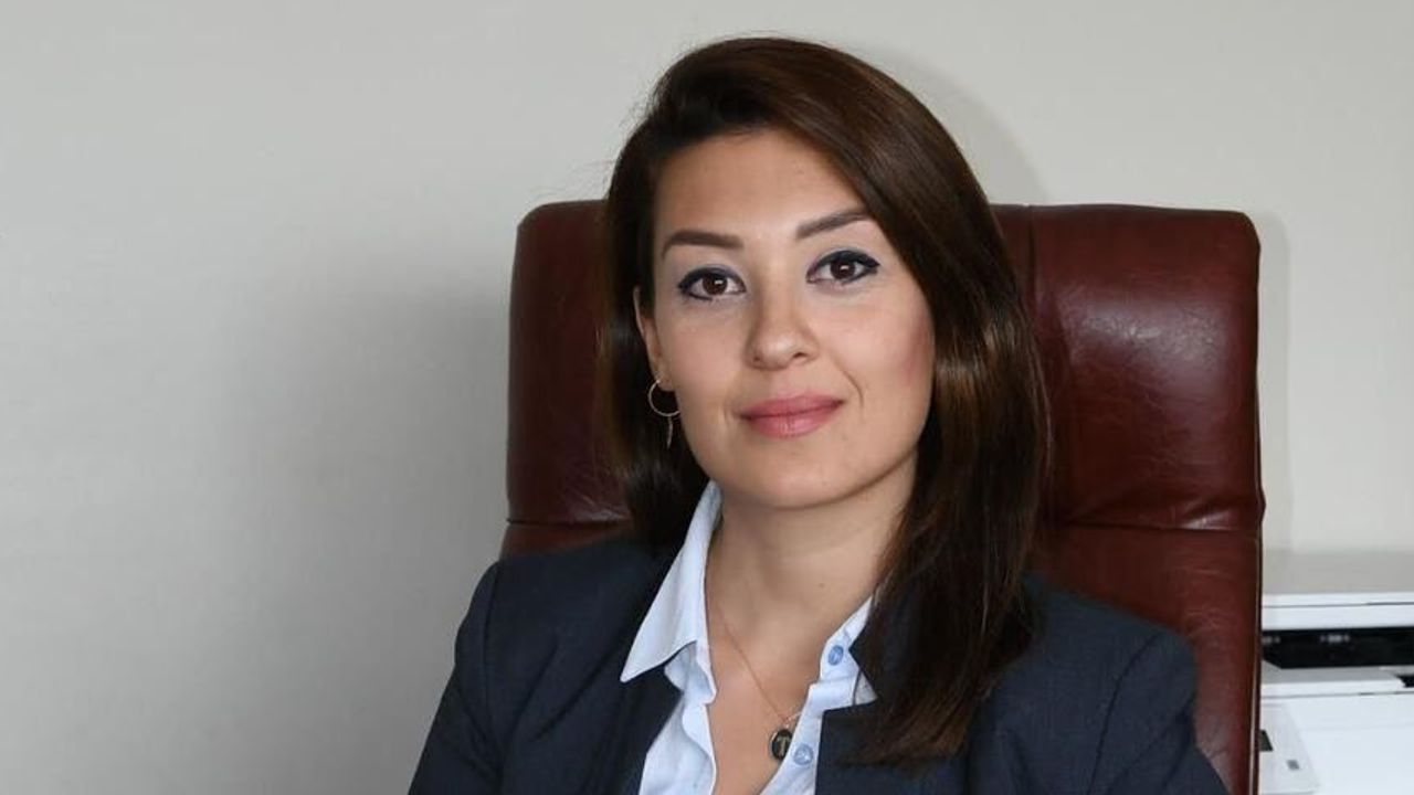 Aykut Erdoğdu’nun eşi kimdir? Tuba Torun Erdoğdu kimdir, ne iş yapıyor, hangi partili, istifa mı etti?